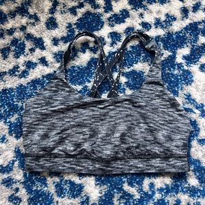 Black and white lululemon sports bra